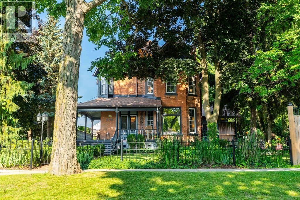 Property Photo:  213 Vidal Street South  ON  