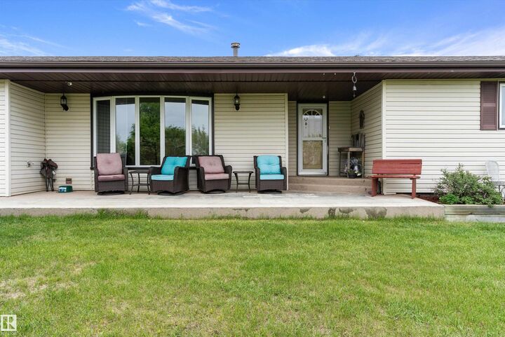 Property Photo:  48237 Rge Rd 240  AB T0C 1Z0 