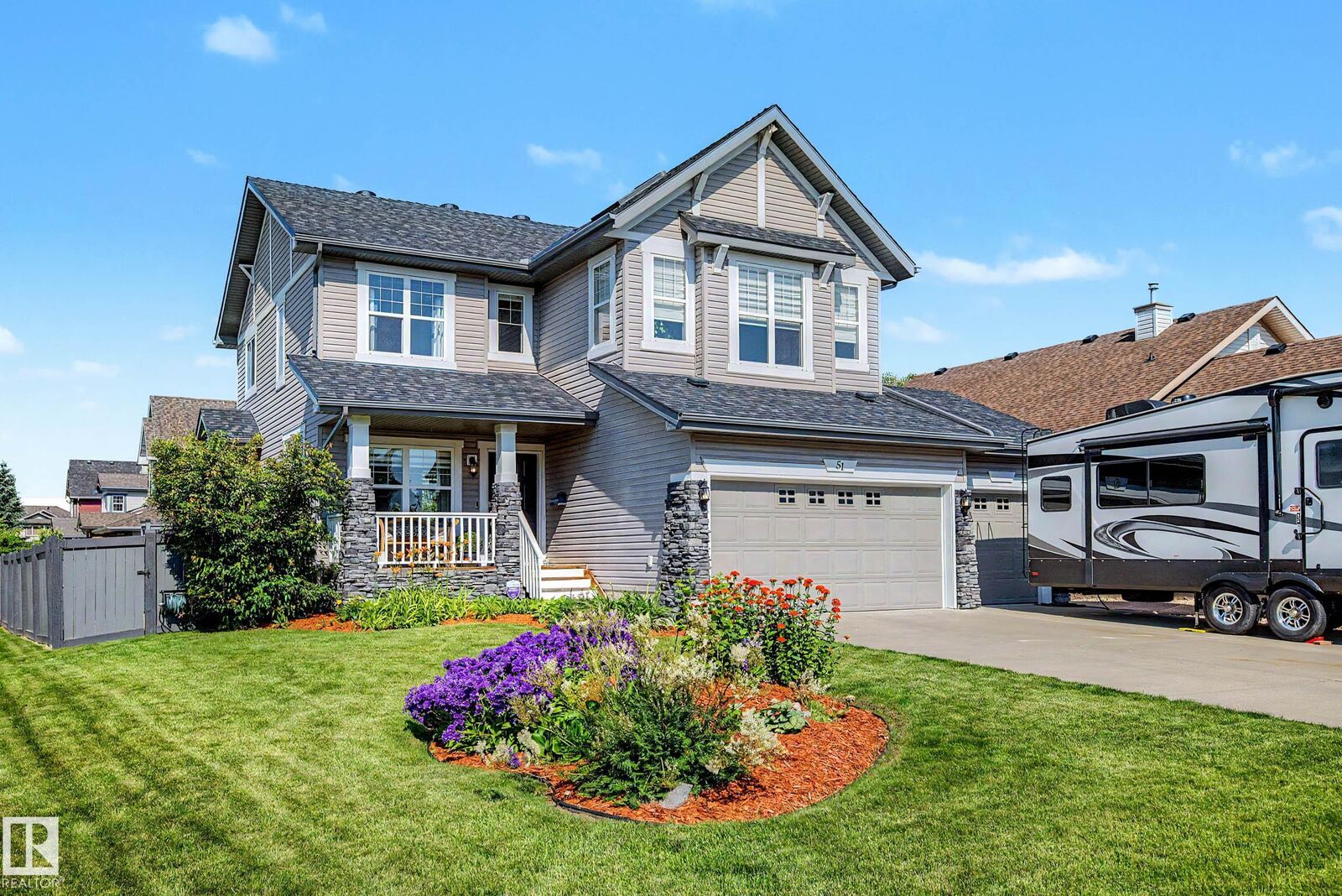 Property Photo:  51 Nicola Road  AB T8N 7M7 