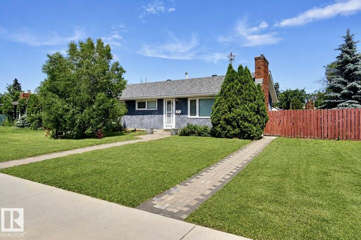 8716 130 Avenue NW — photo 1
