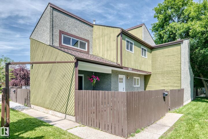 Property Photo:  8033 27 Avenue NW  AB T6K 3C9 