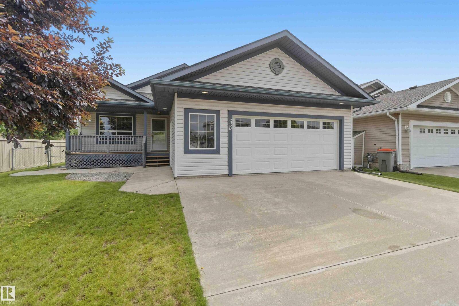 Property Photo: 38 Willow Park Road AB T7Z 2X8