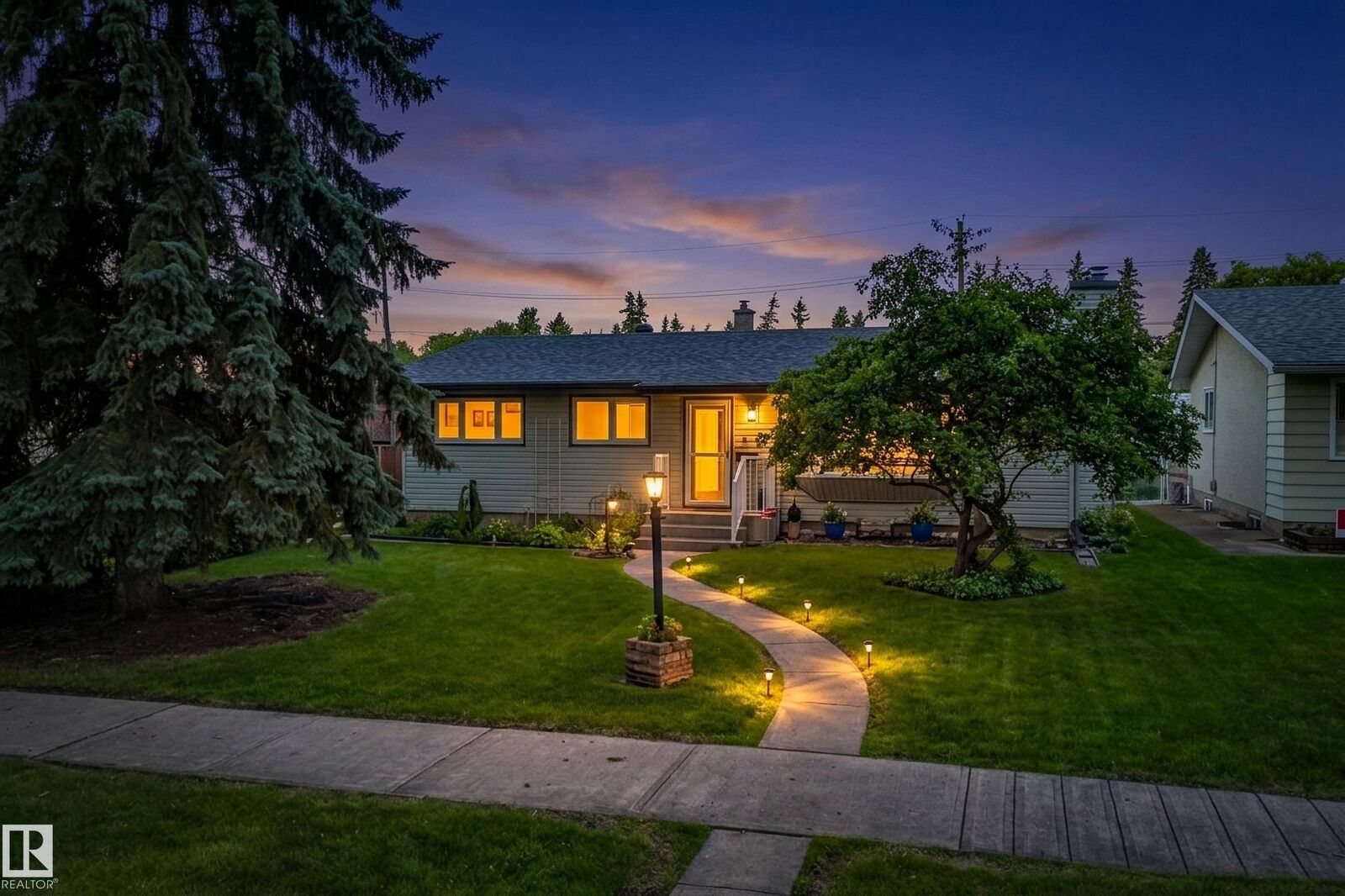 Property Photo:  6716 101A Avenue NW  AB T6A 0M2 