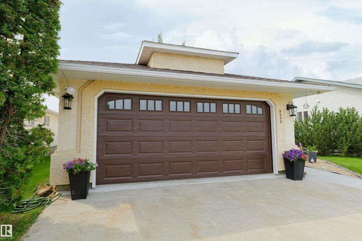 Property Photo:  5909 52 Avenue  AB T7N 1N6 