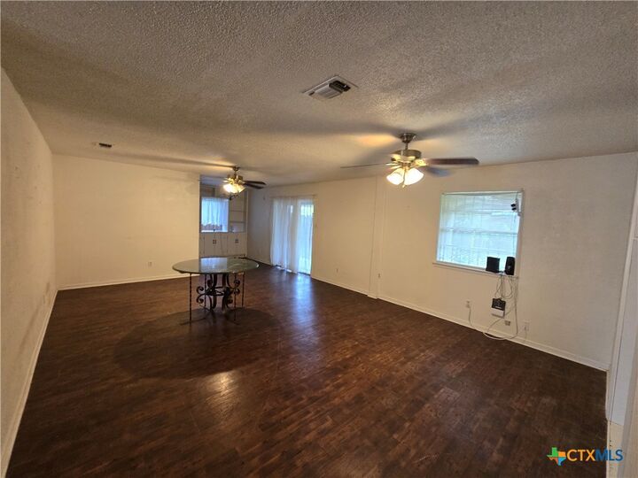 Property Photo: 905 Willow Brook Street TX 76522