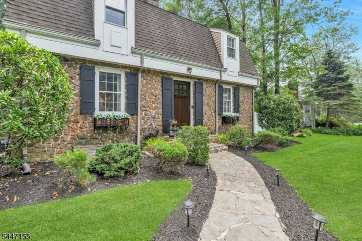 Property Photo:  2640 Crest Ln  NJ 07076 