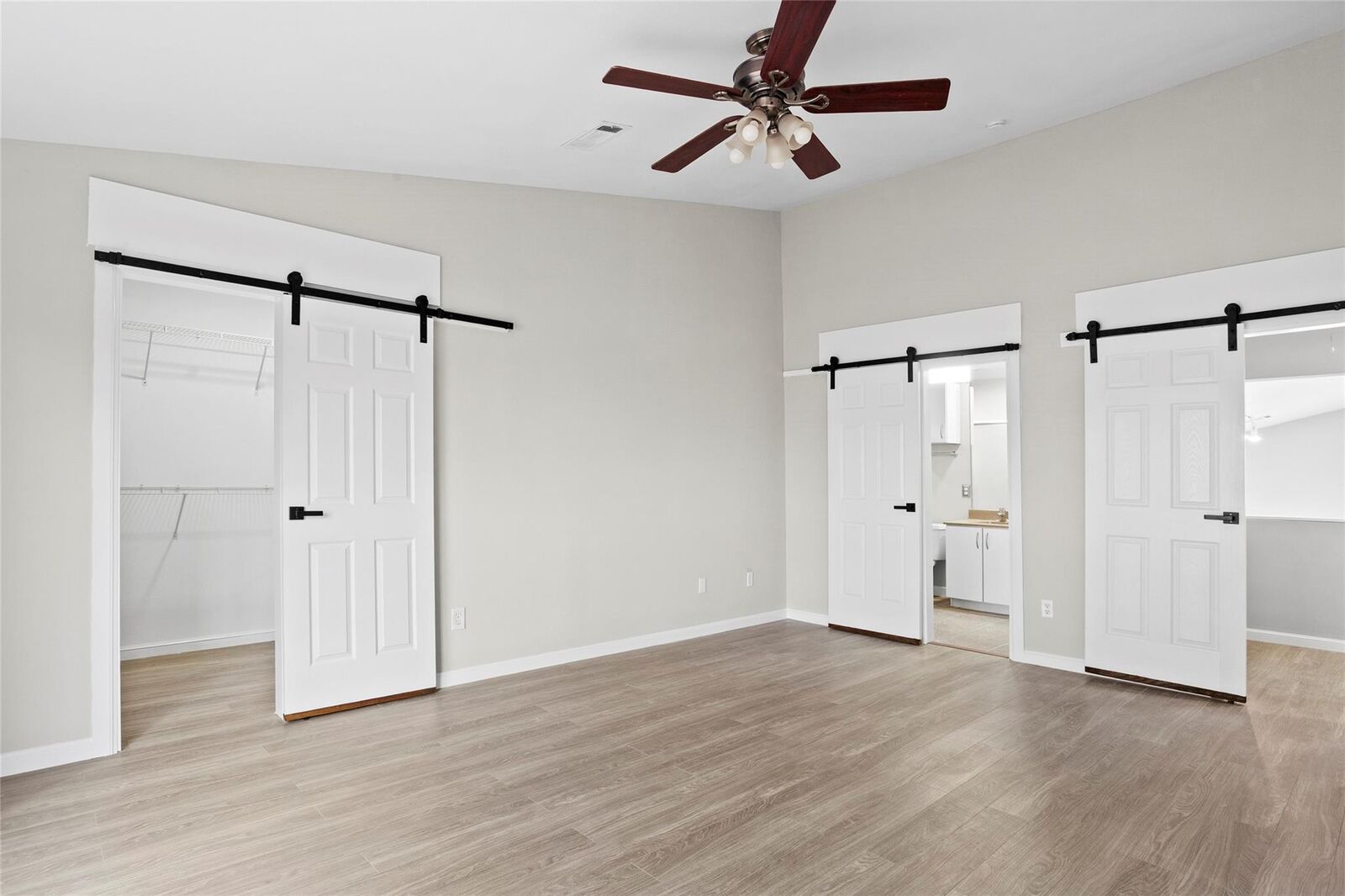 Property Photo: 6933 Yellowstone Way Drive TX 77054