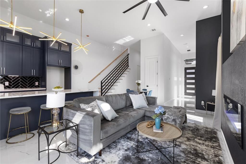 Property Photo: 7330 St Lo Road B TX 77033