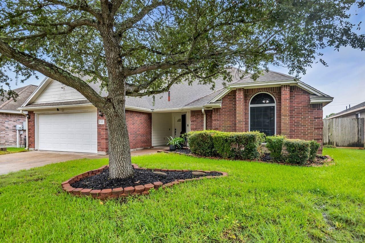 Property Photo: 657 26th Avenue N TX 77590