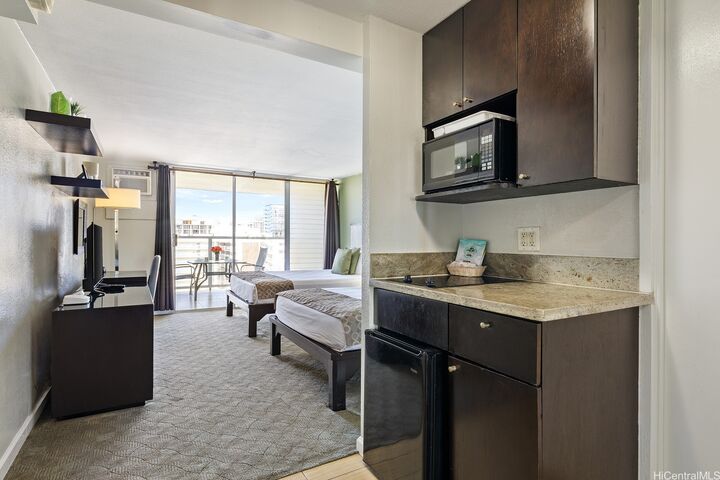 Property Photo:  445 Seaside Avenue 2505  HI 96815 