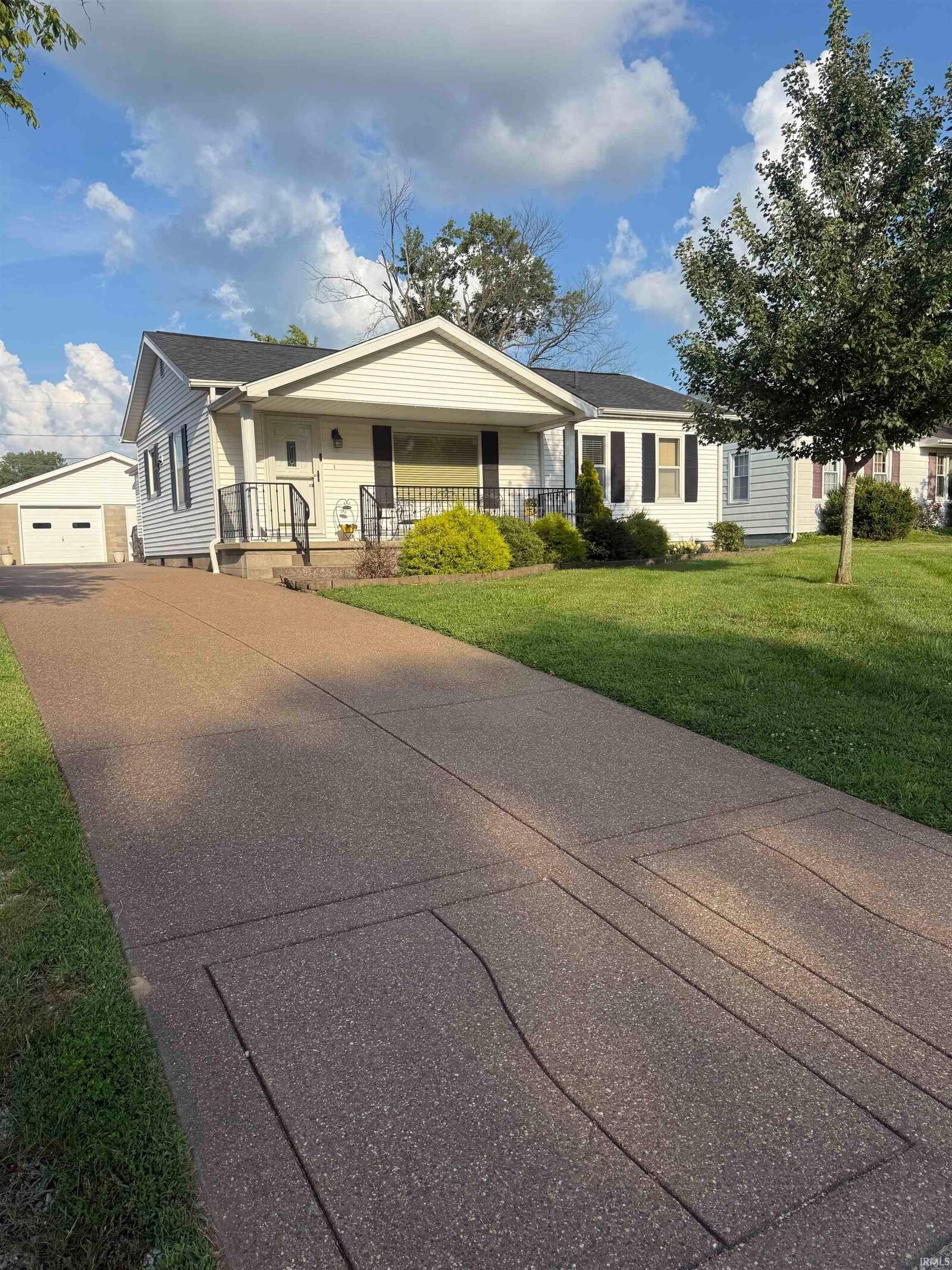 Property Photo: 1206 S Fourth Street IN 47601