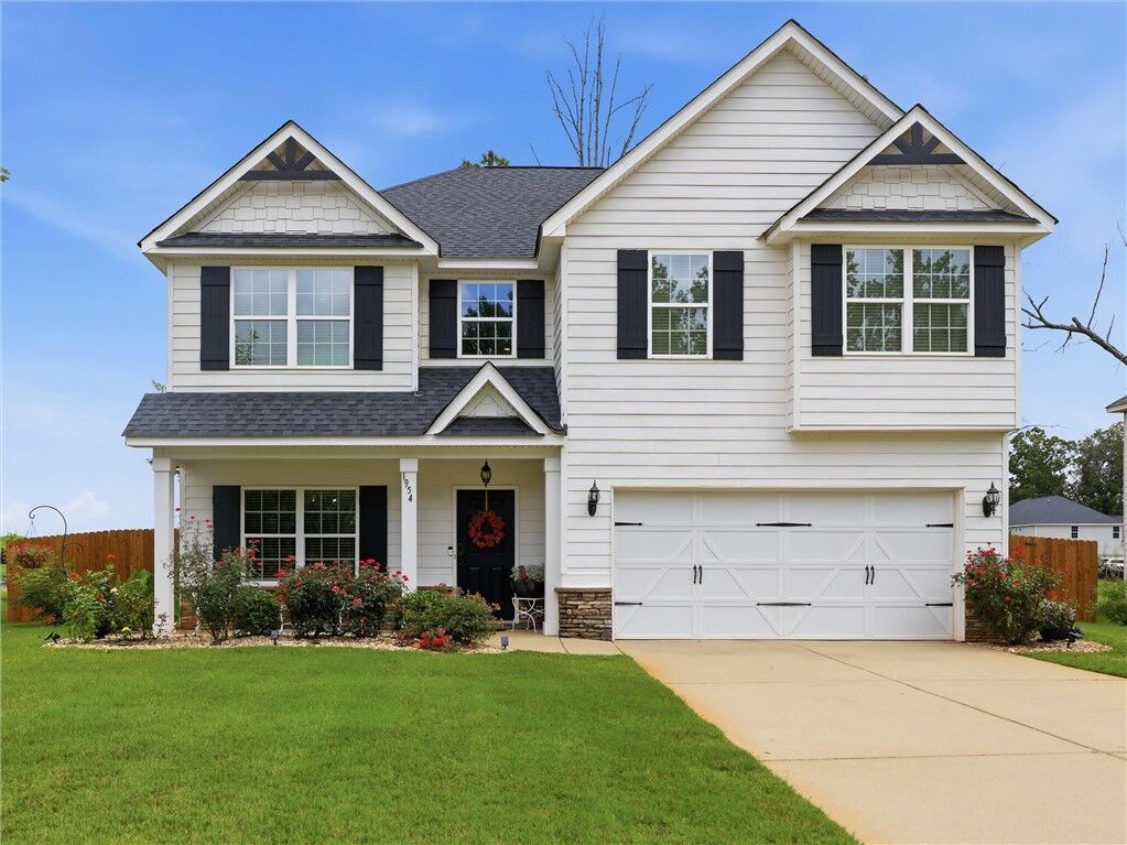 Property Photo:  1954 Boxwood Way  AL 36801 