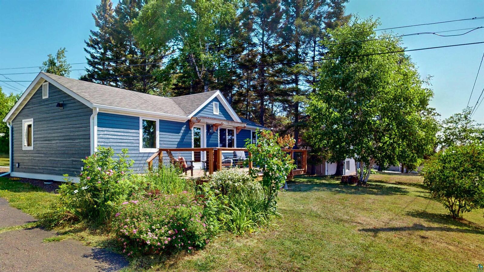 Property Photo:  511 W 3rd St  MN 55604 