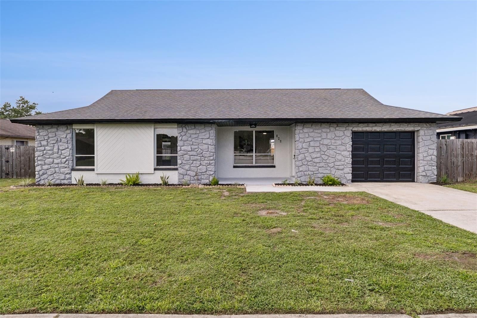 Property Photo: 540 Venetian Way FL 32953