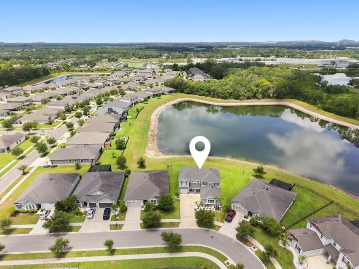 Property Photo:  10708 Planer Picket Drive  FL 33569 