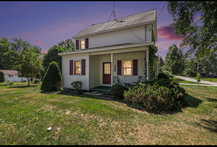 Property Photo: 402 Smith Street MI 48884