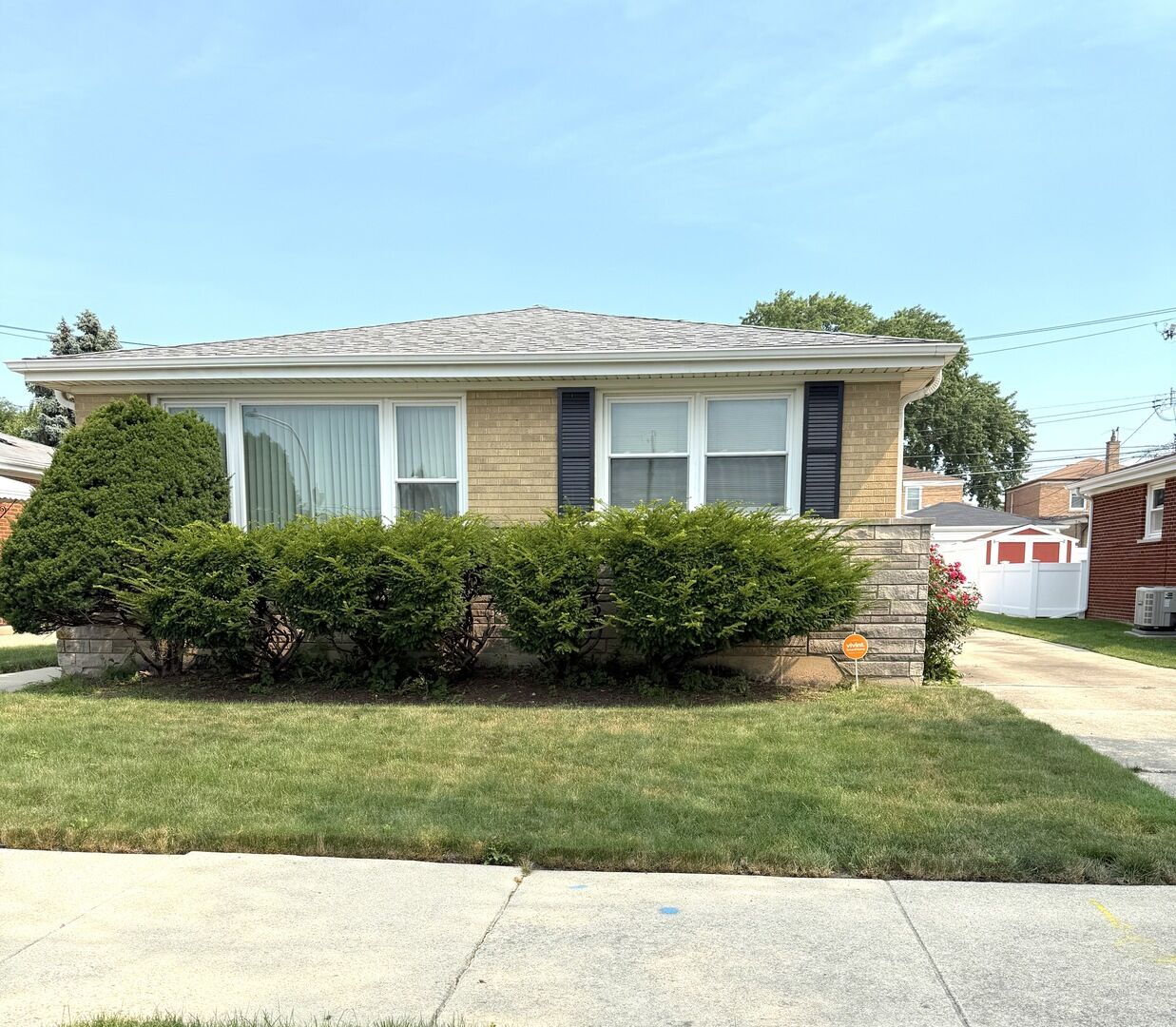 Property Photo: 2816 W Seipp Street IL 60652