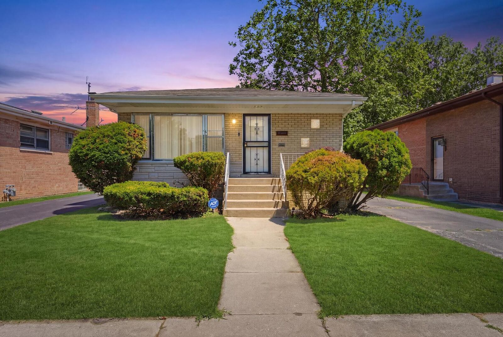 Property Photo: 14333 Drexel Avenue IL 60419