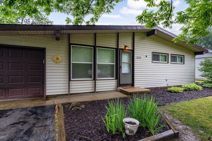 Property Photo:  1215 Rutledge Road  IL 61704 