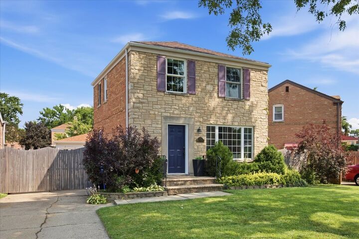 Property Photo: 7734 W Glenlake Avenue IL 60631