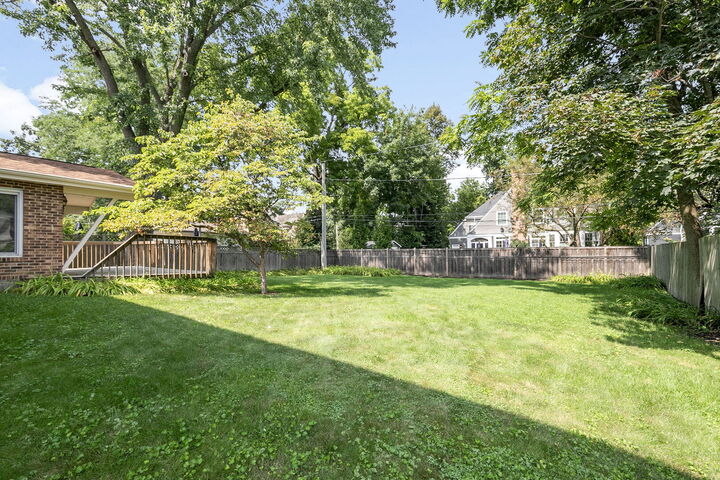 Property Photo: 360 E Woodland Road IL 60044