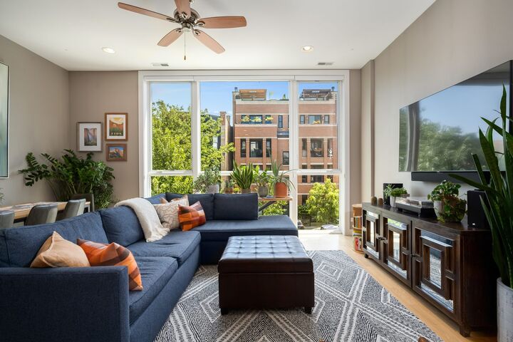 Property Photo:  1936 W Armitage Avenue 2W  IL 60622 