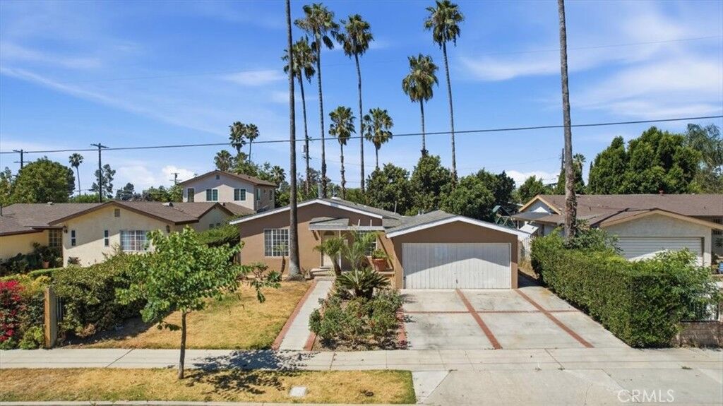 Property Photo: 9015 Haddon Avenue CA 91352