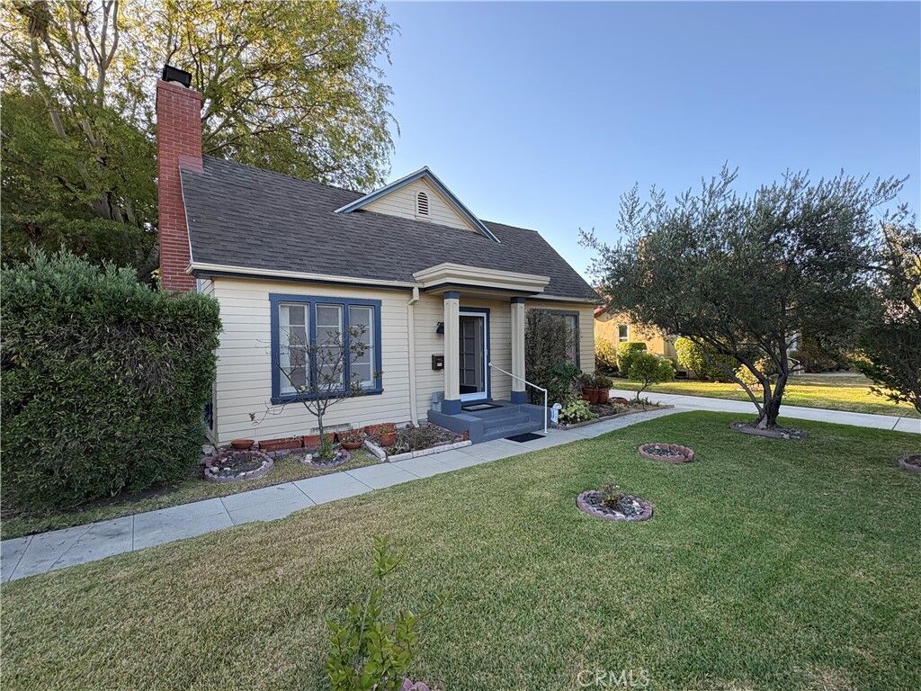Property Photo:  894 S Los Robles Avenue  CA 91106 