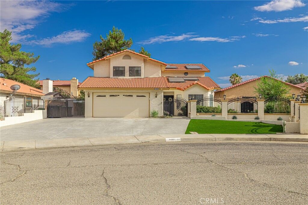 Property Photo: 1334 Sun Court CA 93535