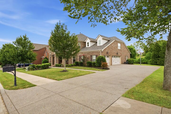 Property Photo: 1308 Reynard Dr TN 37066