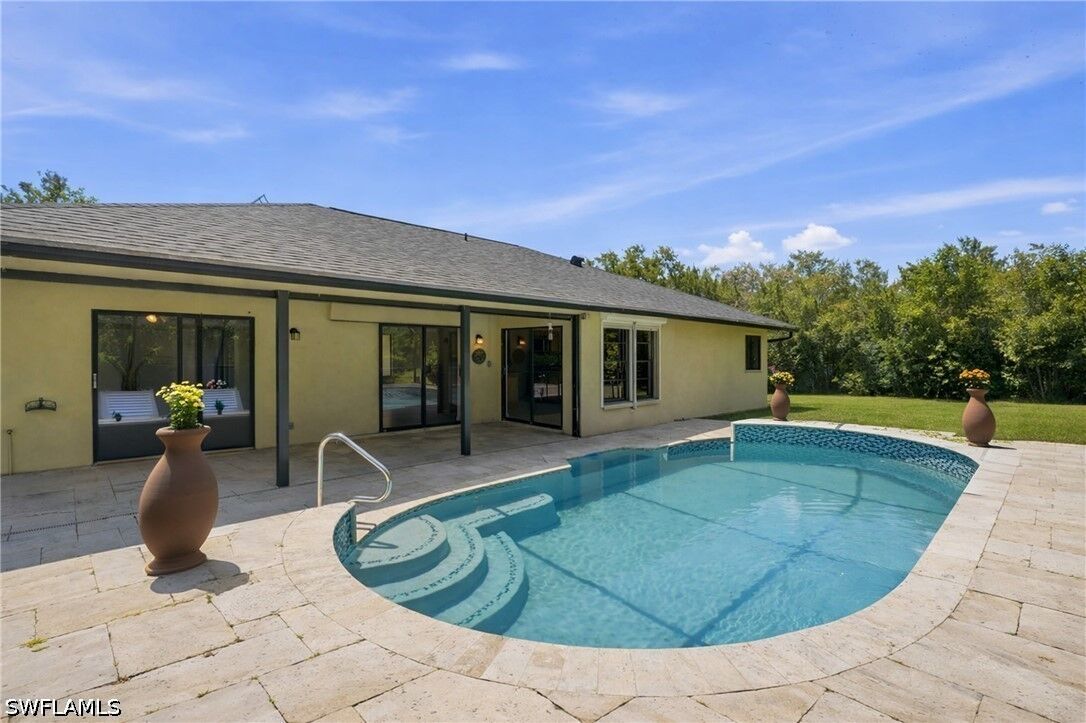Property Photo:  19028 Pine Run Lane  FL 33967 