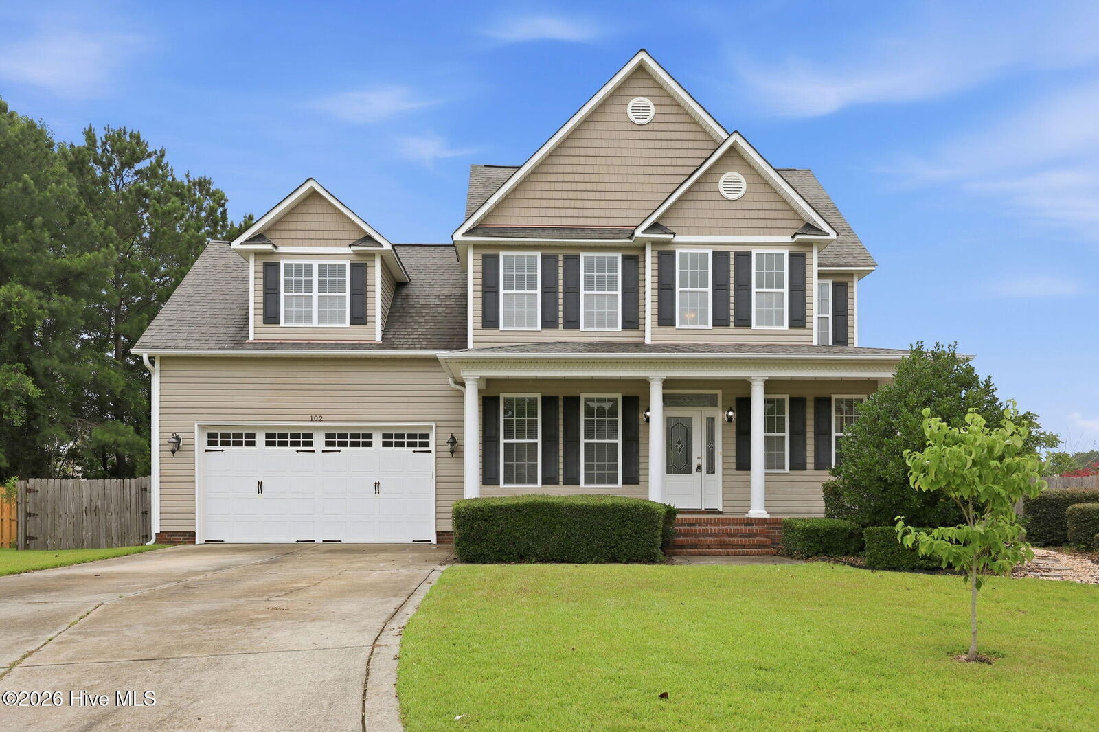 Property Photo:  102 Thornberry Place  NC 28540 