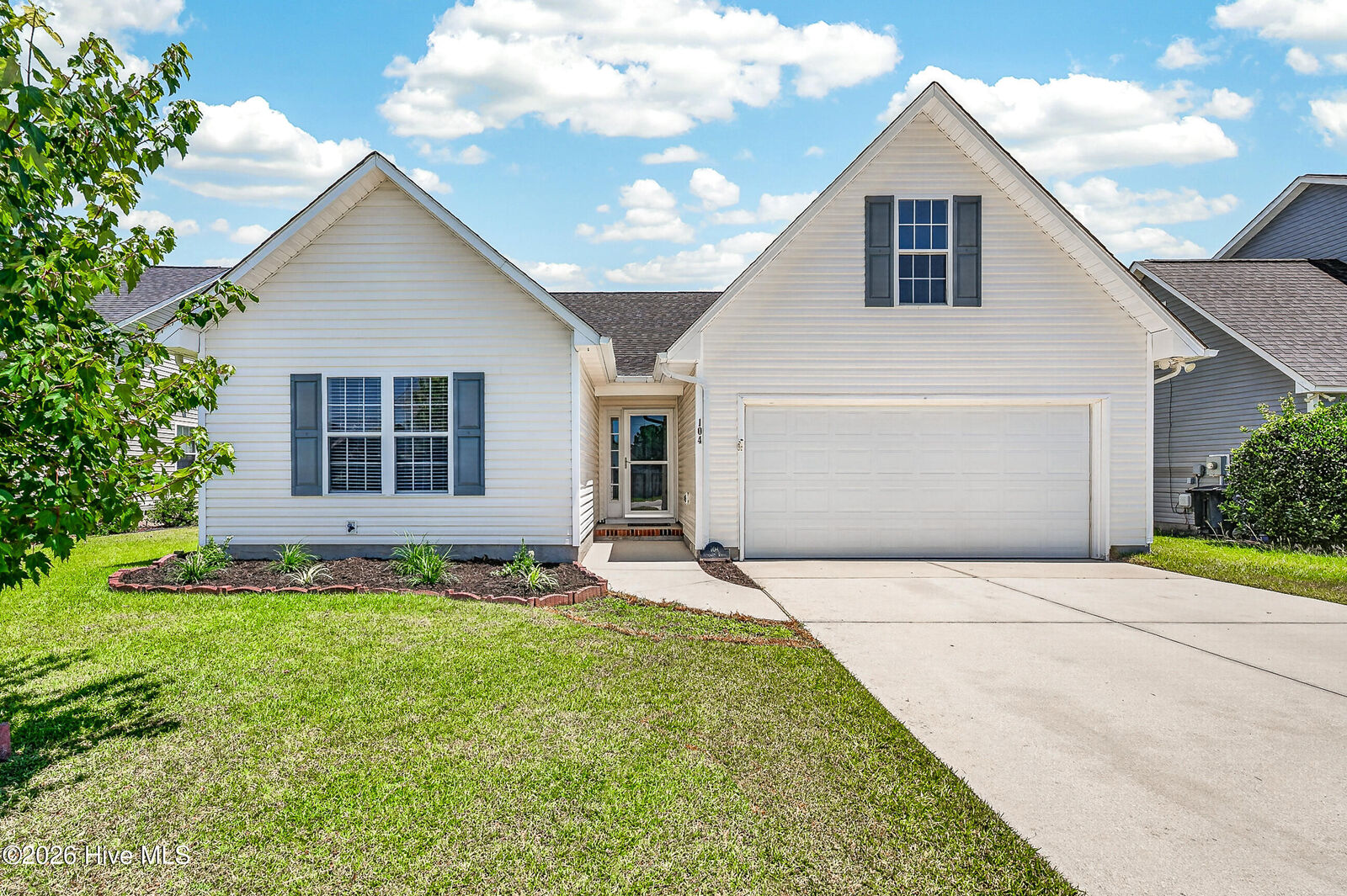 Property Photo:  104 Ashcroft Drive  NC 28546 
