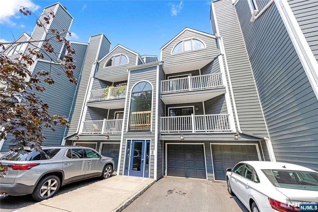 Property Photo:  38 Triumph Court A  NJ 07073 
