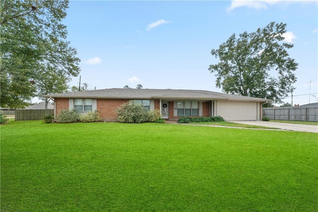 Property Photo:  1003 W University Avenue  LA 70401 