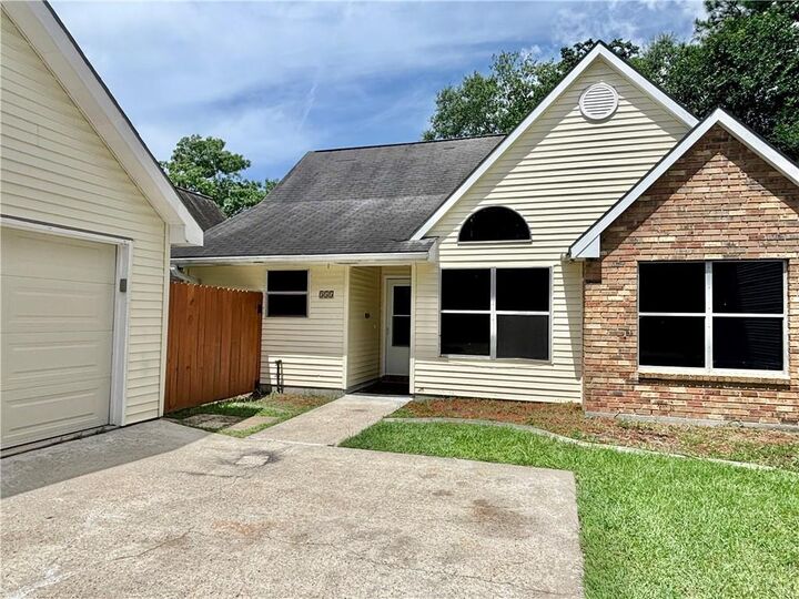 Property Photo:  355 E Suncrest Loop  LA 70458 