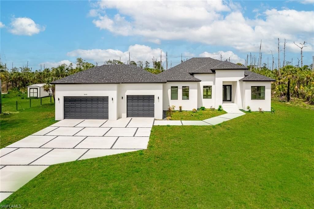 Property Photo: 2633 22nd Ave SE FL 34117