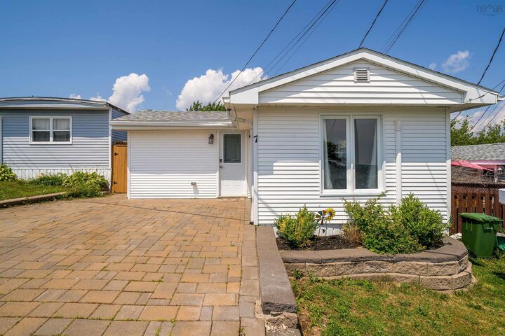 7 Hillside Drive — photo 1