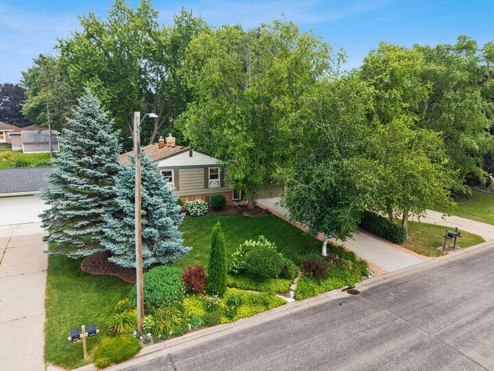 Property Photo: 2824 Fernwood Street MN 55113