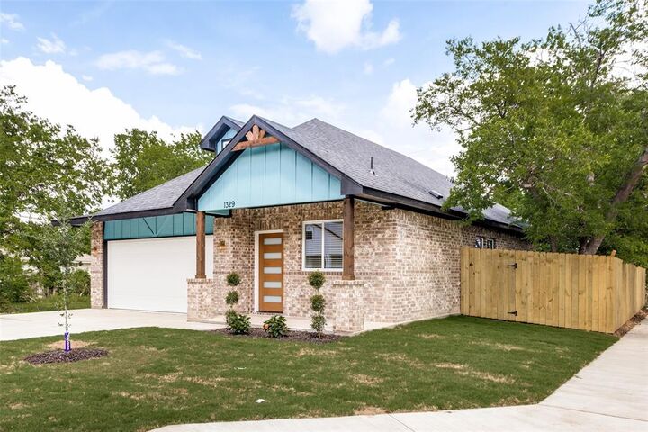 Property Photo:  1329 Arizona Avenue  TX 76104 