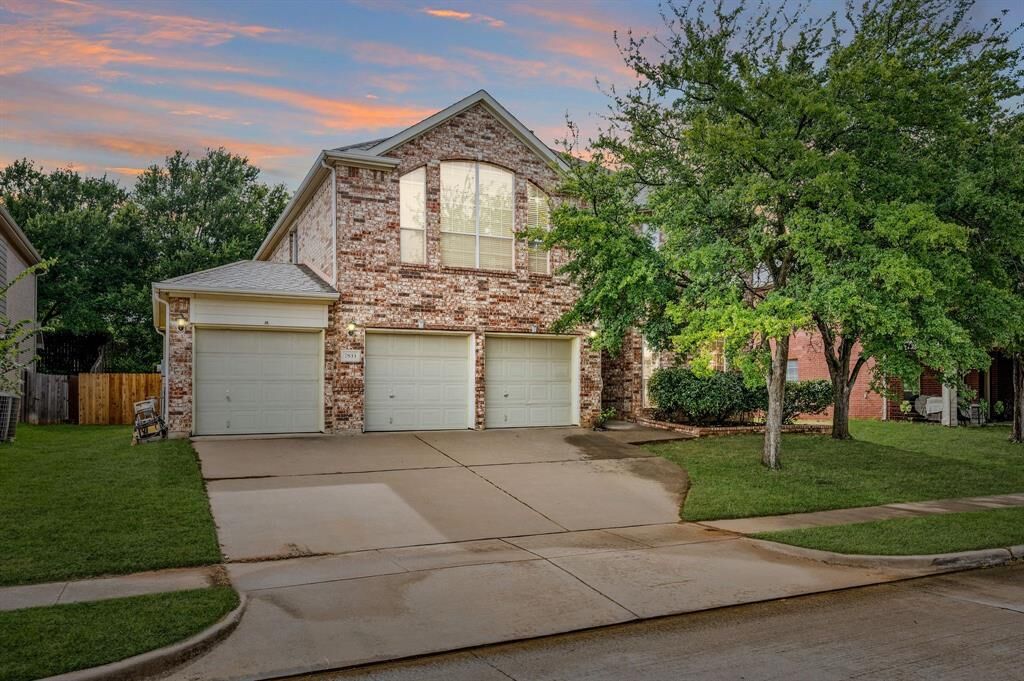 Property Photo: 7833 Harvest Hill Road TX 76182