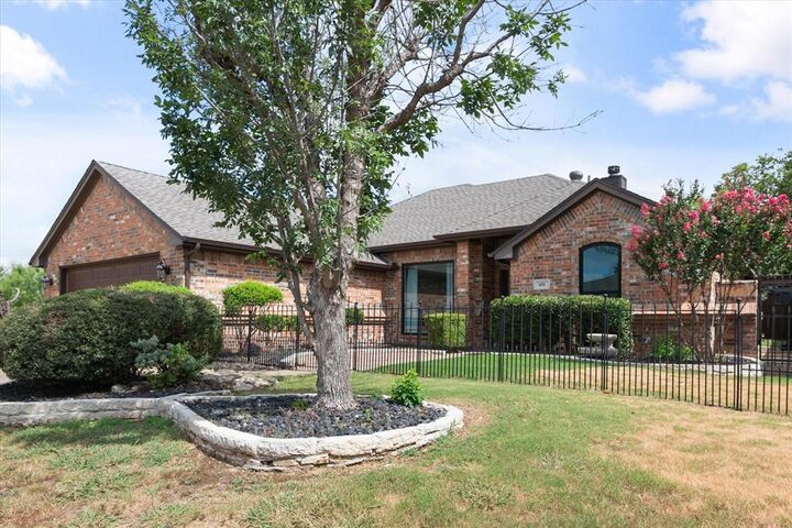 Property Photo: 601 Mesa Vista Drive TX 76036