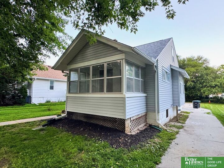 Property Photo: 909 S 55 Street NE 68106