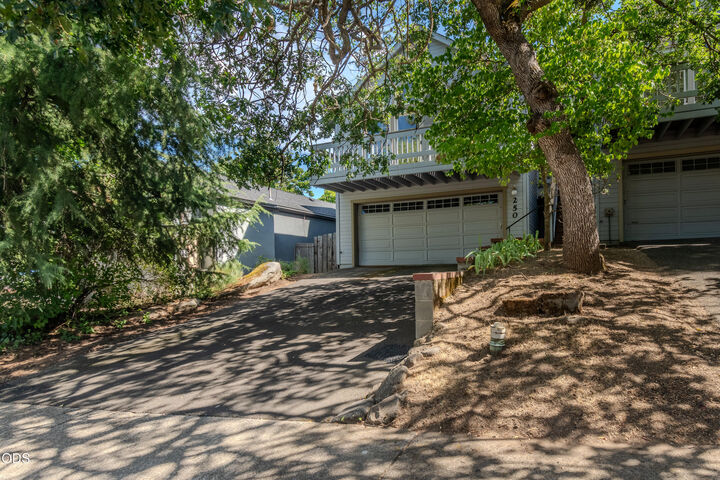 Property Photo:  250 Sheridan Street  OR 97520 