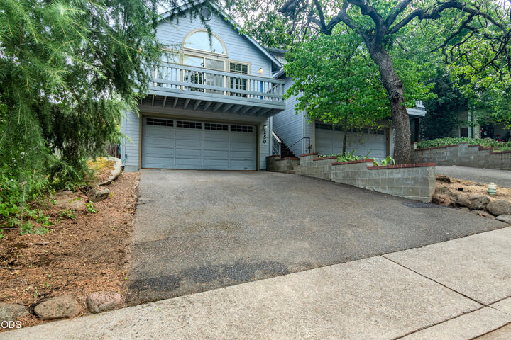 Property Photo:  250 Sheridan Street  OR 97520 