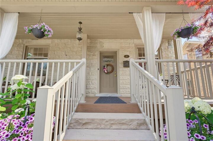 Property Photo:  41 Banfield Street  ON N3L 2Y7 