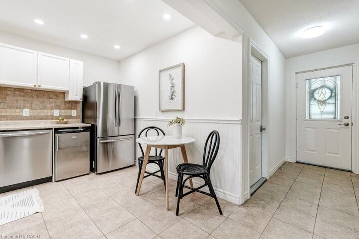 Property Photo:  
