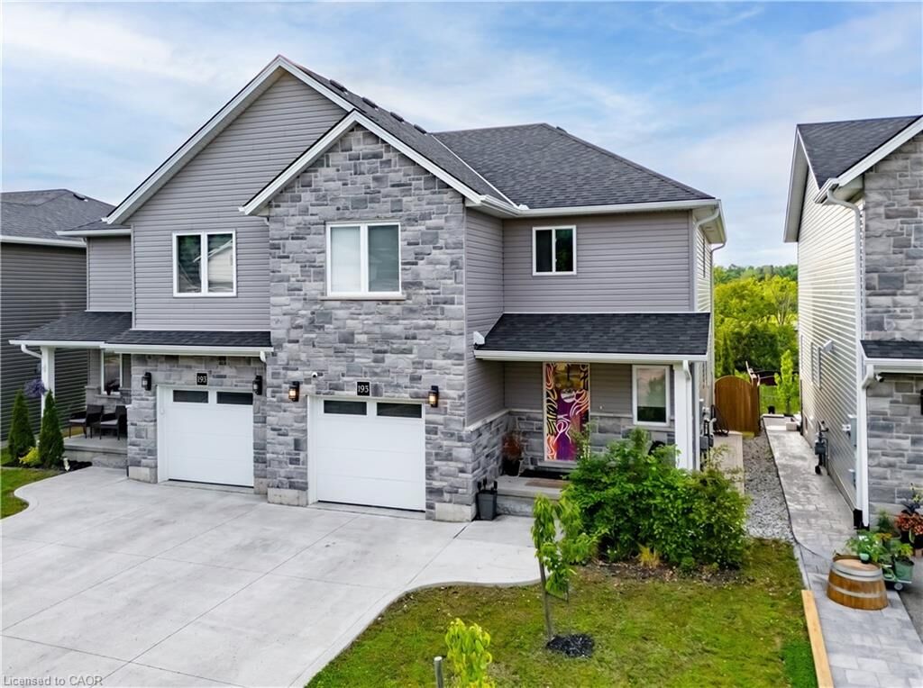 Property Photo:  195 Charles Street E  ON N5C 1K3 