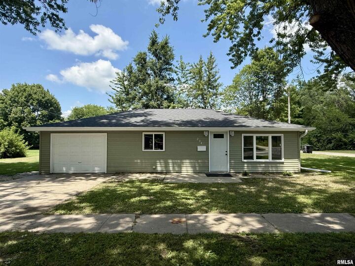 Property Photo:  204 E Adams Street  IL 61410 