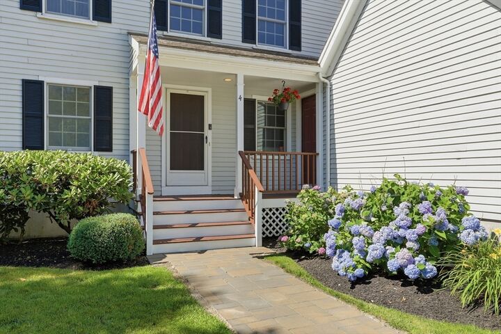 Property Photo:  4 Partridge Ln 4  MA 01940 